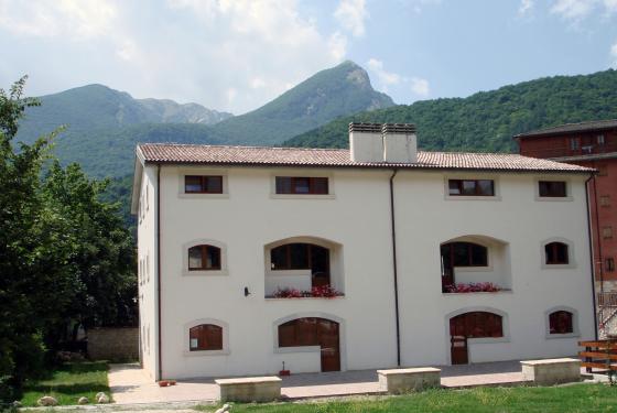 Vista dal giardino su monte Sterpi d'Alto